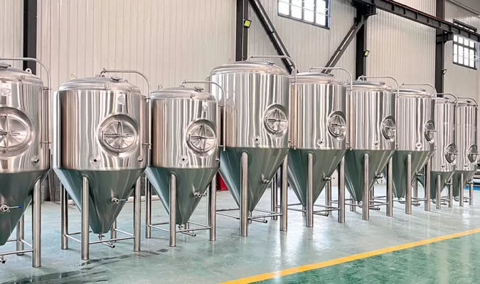 Equipamento de cervejaria com tanque de fermentação de 500l