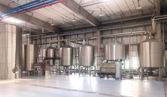 Que comprend la configuration standard des équipements professionnels pour la bière artisanale ?