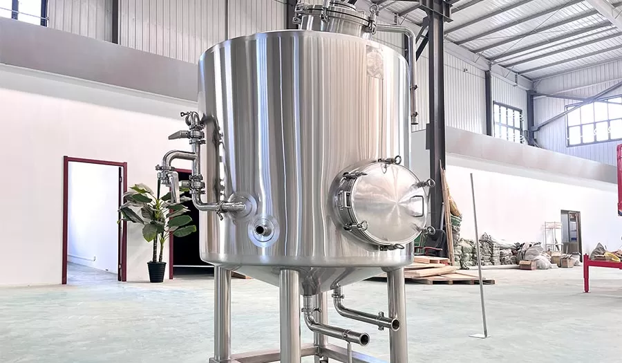 What is a beer mixing tank?