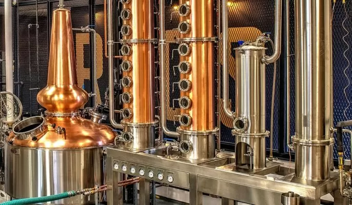 Qual é a diferença entre destilação e fabrico de cerveja?