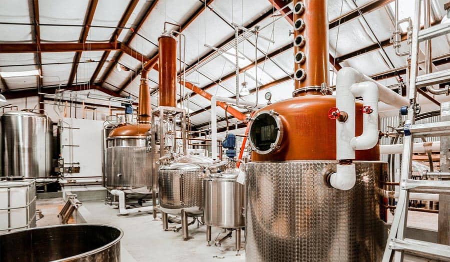 L'impianto di distillazione da 500 litri è pronto per essere spedito in Francia