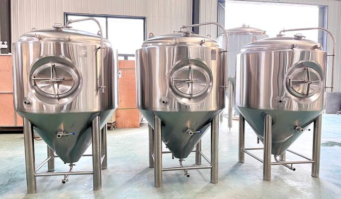 What parts does a brewery brewing equipment consist of?