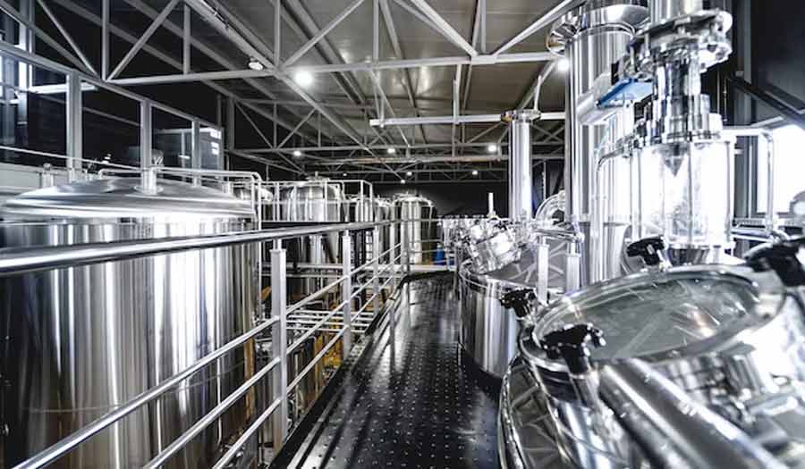 Una guida completa ai sistemi di produzione della birra commerciali