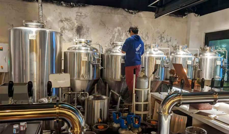 Como os sistemas automatizados de fabricação de cerveja podem simplificar o processo de fabricação de cerveja?