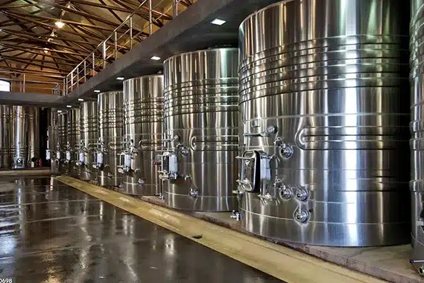 Wine Tanks 18 669
