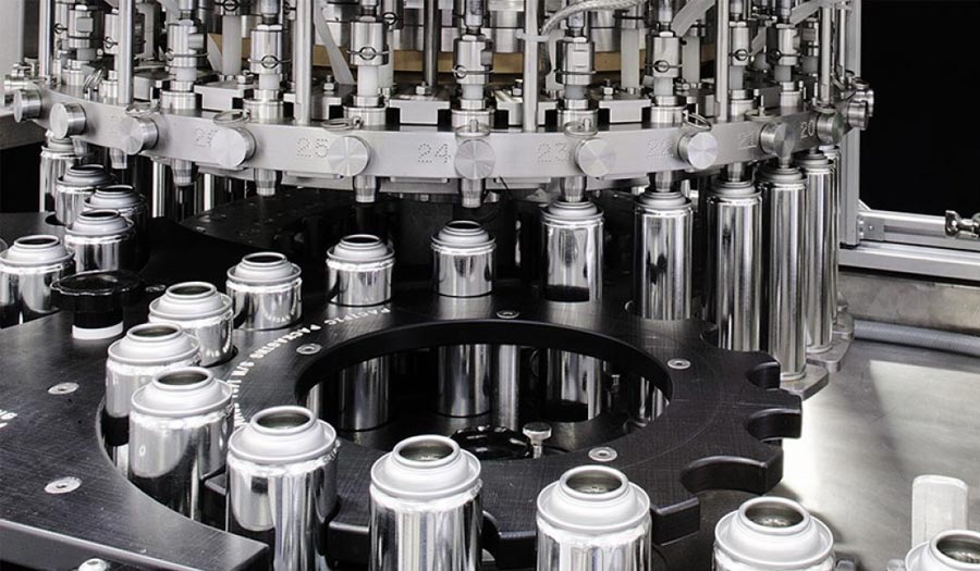 Processo di riempimento della linea di produzione della birra