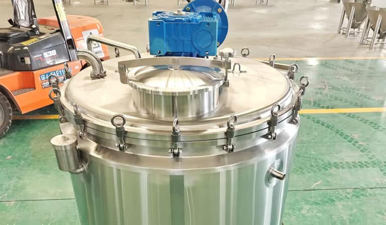 What industries are mixing tanks used for? 4 mixingtanks