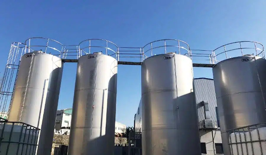 Lagertanks aus rostfreiem Stahl vs. herkömmliche Lagertanks Welcher ist für Ihre Bedürfnisse besser geeignet?