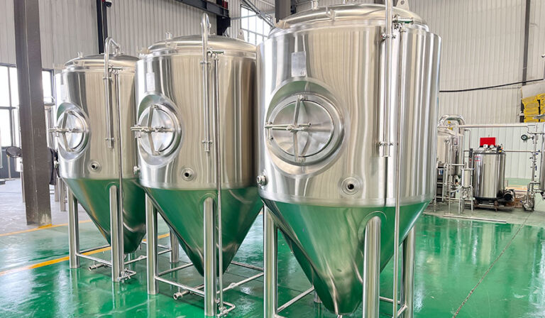 Denní údržba kvasných nádrží na pivo: Jak zajistit nejlepší kvasné prostředí? 4 fermentační nádrže