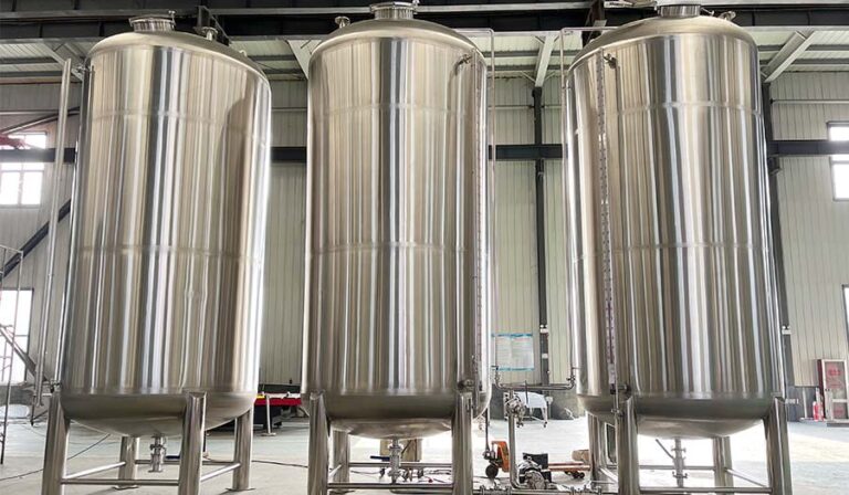 Stainless Steel Storage Tanks vs. Carbon Steel Tanks