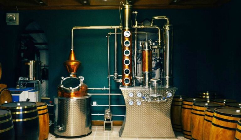 Stainless Steel Fermentation Tank vs. Copper Brewing Equipment: Which Is More Suitable for Your Brewery? 3 Koperen brouwapparatuur